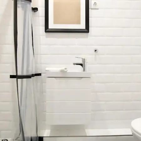 By Hi5- In Downtown *