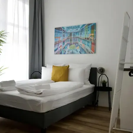 By Hi5- In Downtown * Budapest