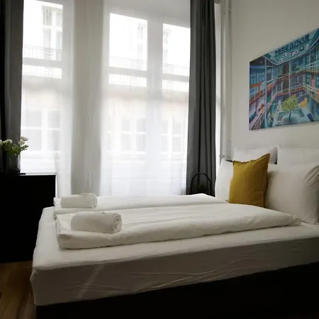 Studio By Hi5- In Downtown *