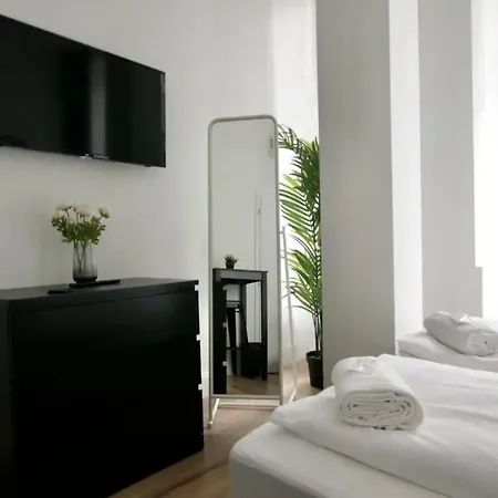 Studio By Hi5- In Downtown
