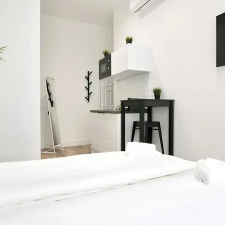 Studio By Hi5- In Downtown Apartment